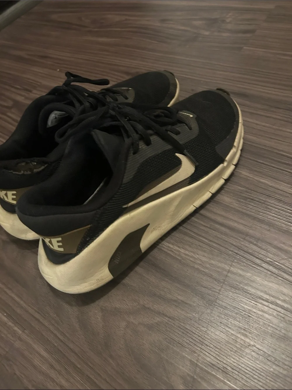 Nike Kids Black and Cream Low-Top Sneakers